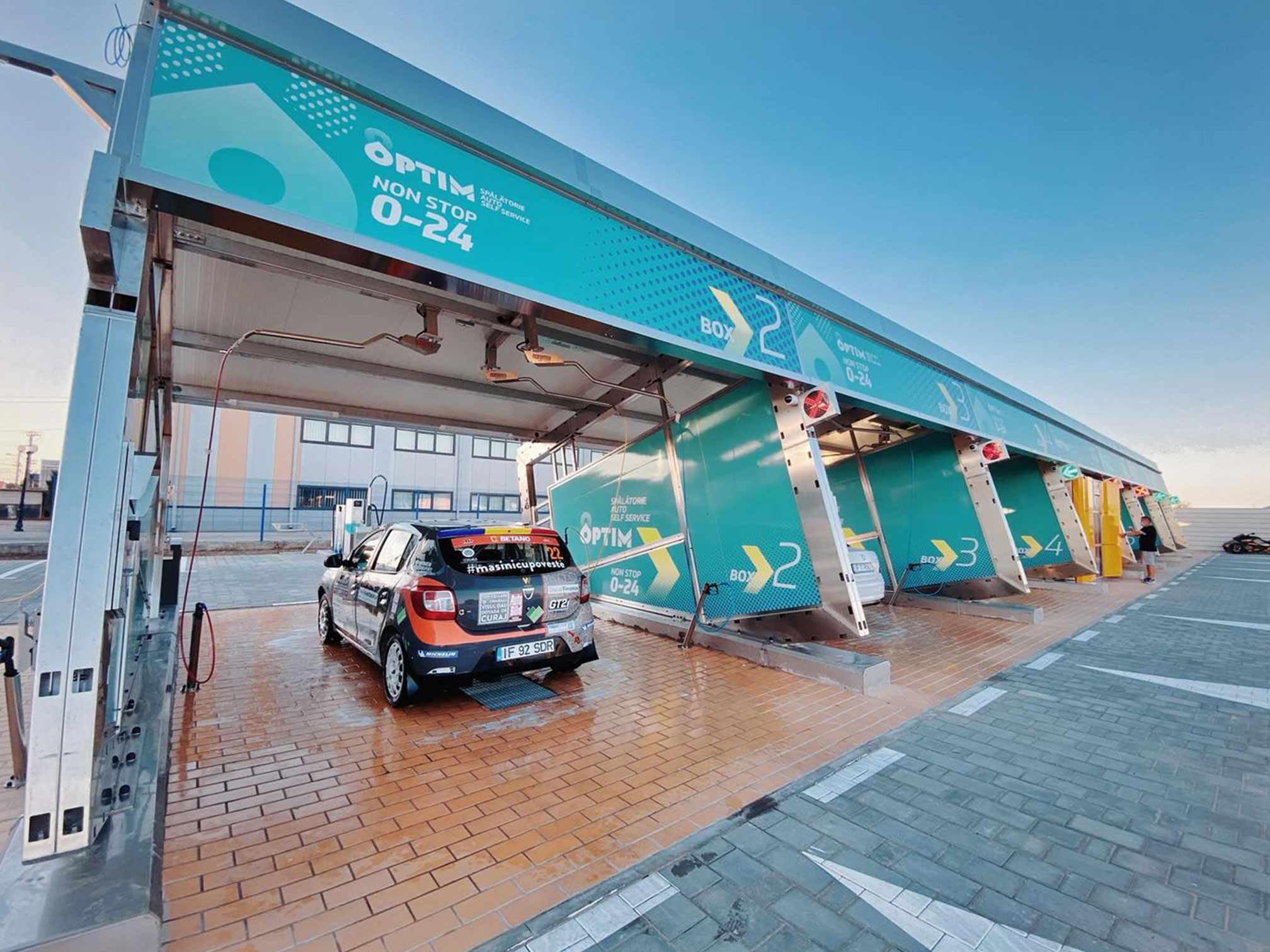 Cómo economizar al ir a un Car Wash
