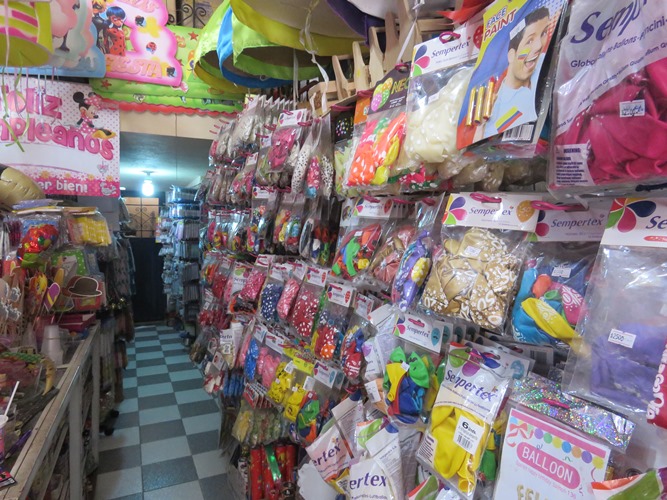 Qué otros productos se encuentran en las tiendas de piñatas